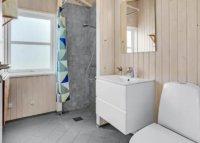 Cozy In Juelsminde With Wifi